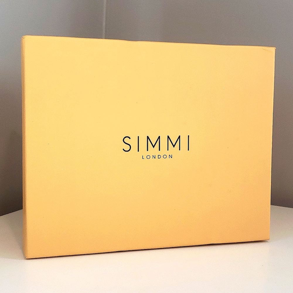 Brand New Simmi Onyx White Patent Platform High Heels